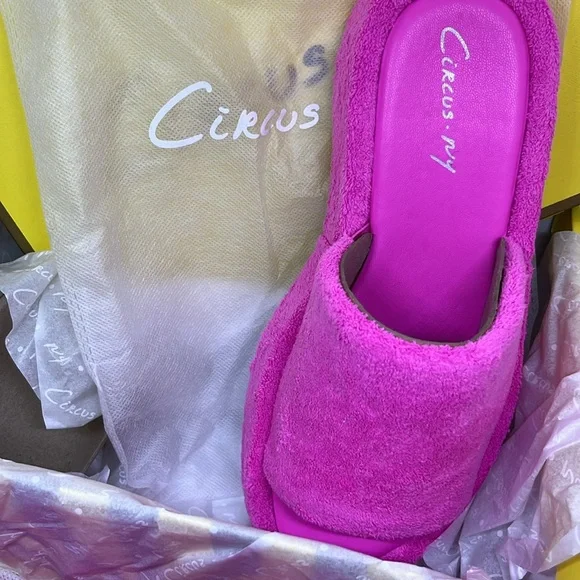 Circus NY Latasha Pink Punch Terry Slide Sandal, Size 7.5 - Picture 3 of 7